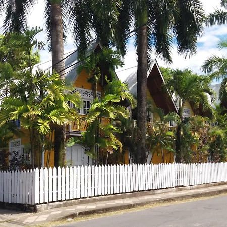 Yellow Houses Bocas Bocas Town Bagian luar foto