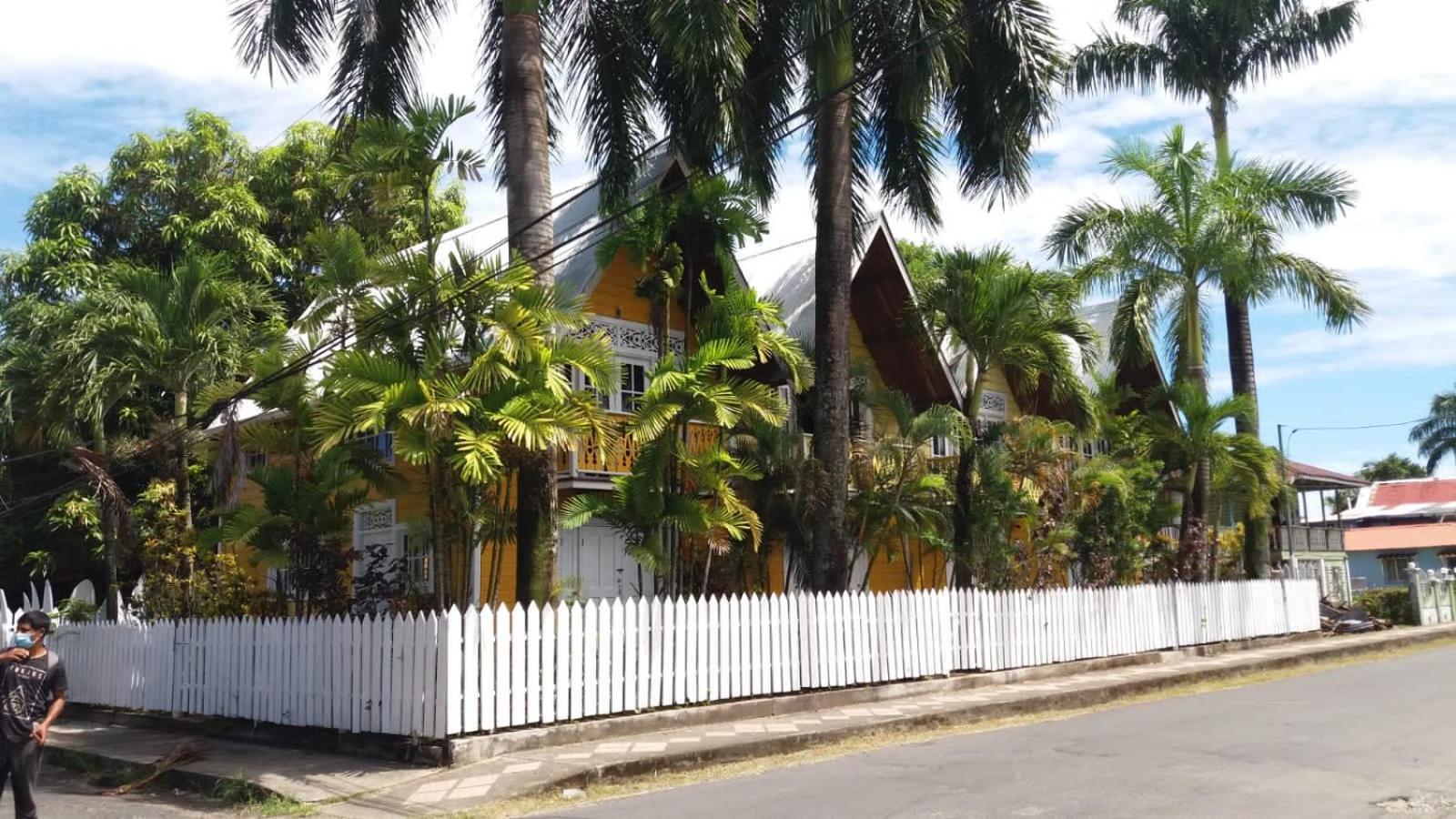 Yellow Houses Bocas Bocas Town Bagian luar foto