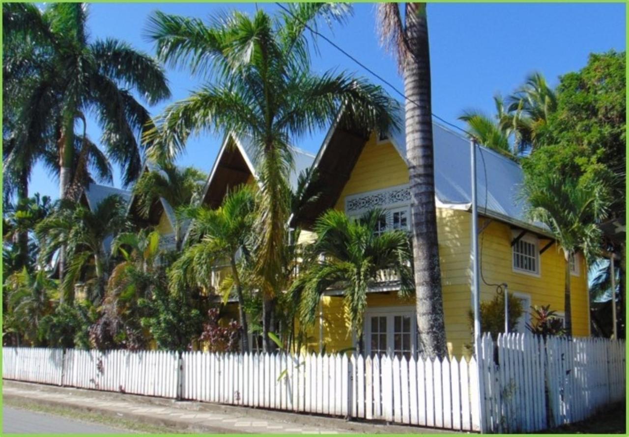 Yellow Houses Bocas Bocas Town Bagian luar foto