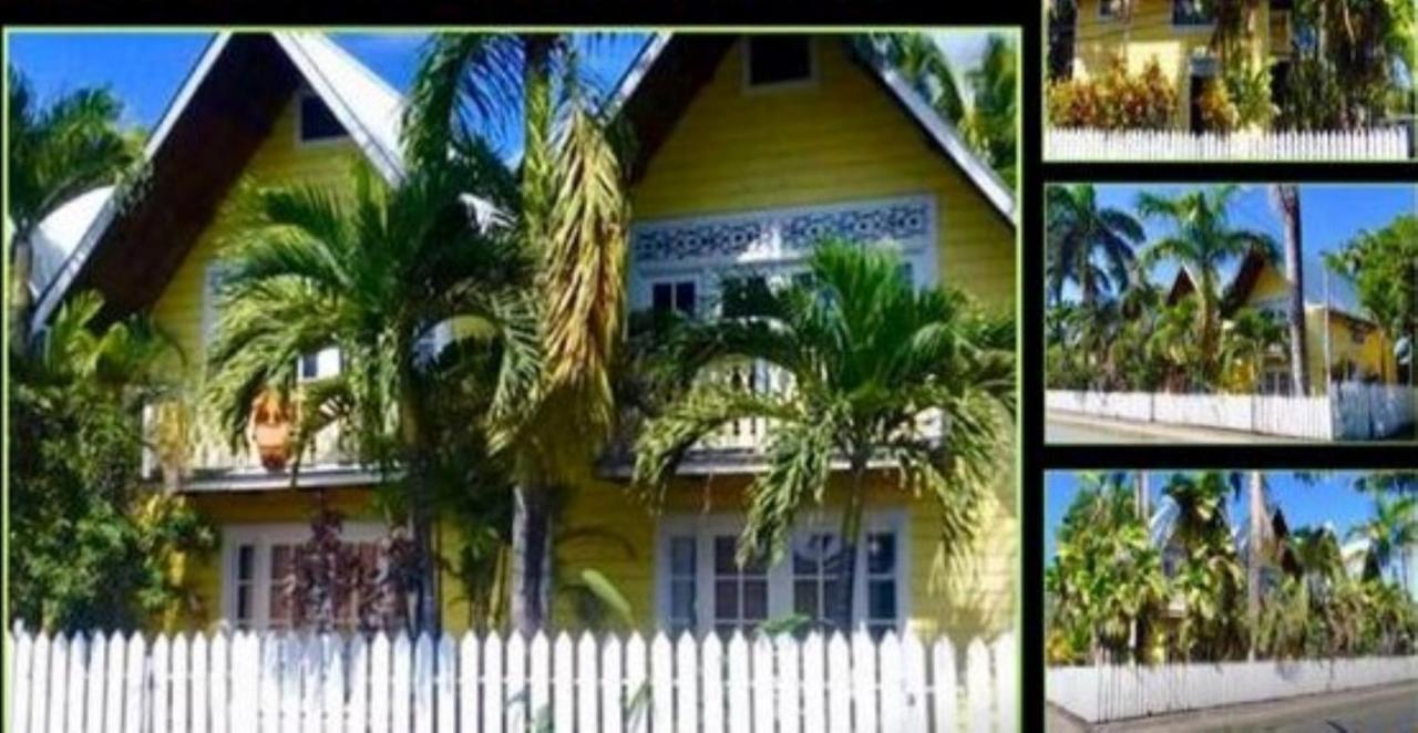 Yellow Houses Bocas Bocas Town Bagian luar foto